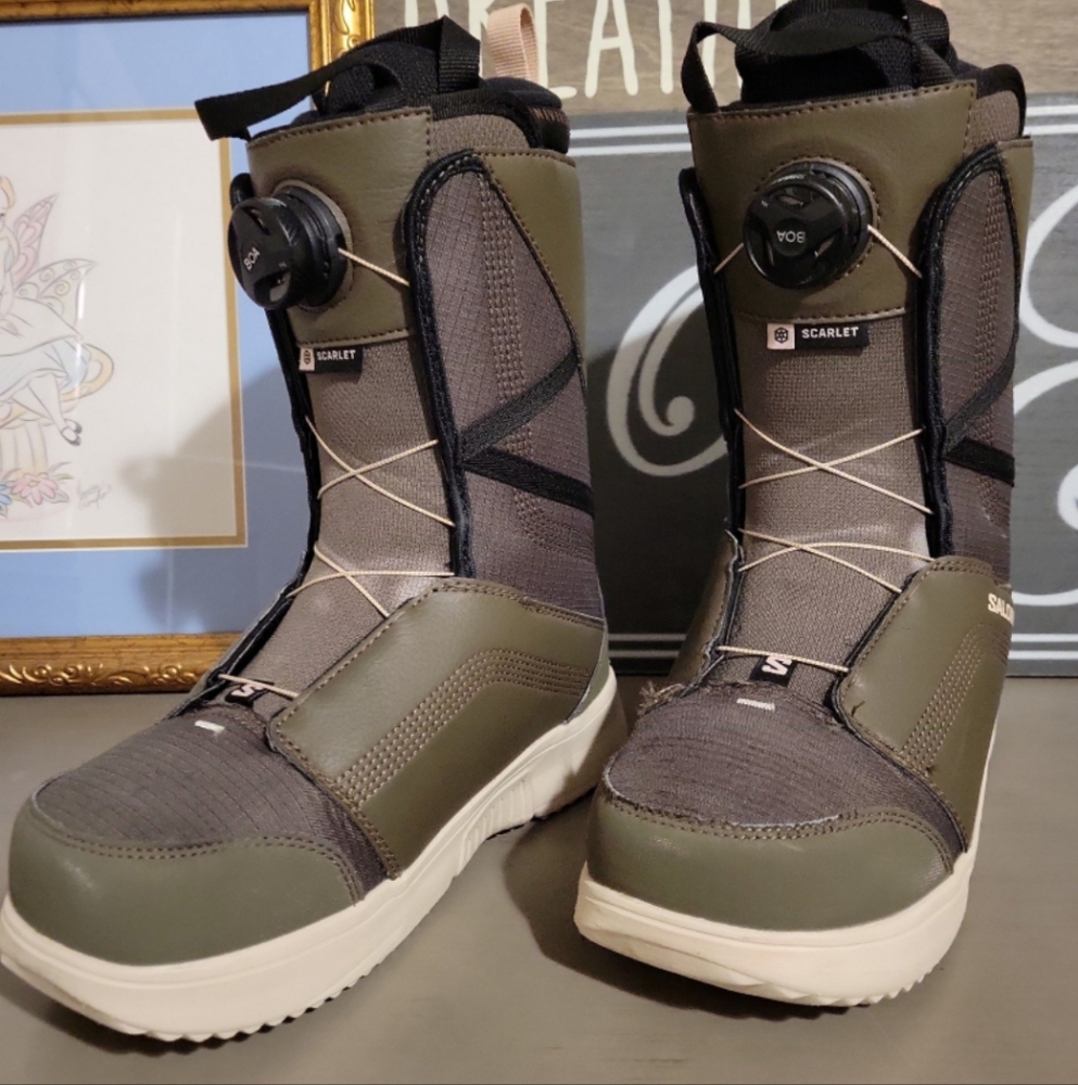 Woman's Salomon Scarlet boot sz 8